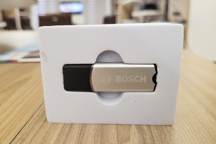 PED-LSSW được cung cấp dưới dạng USB
