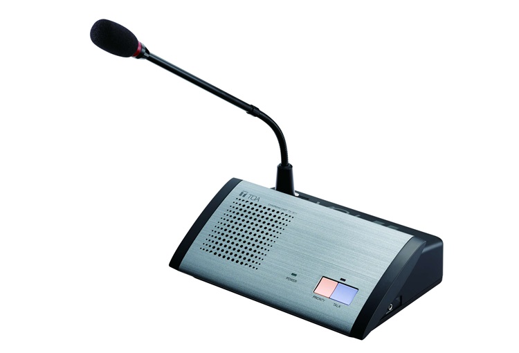 TS-811 có thể dùng với micro loại tiêu chuẩn hoặc loại micro cần dài