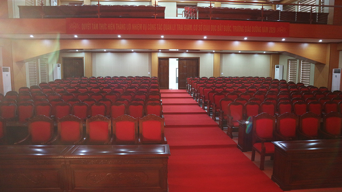 Hệ thống ghế ngồi và khán đài dành cho khách mời và các vị đại biểu