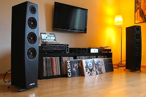 Loa Jamo C97 có thiết kế đẹp và chất lượng âm thanh đỉnh cao