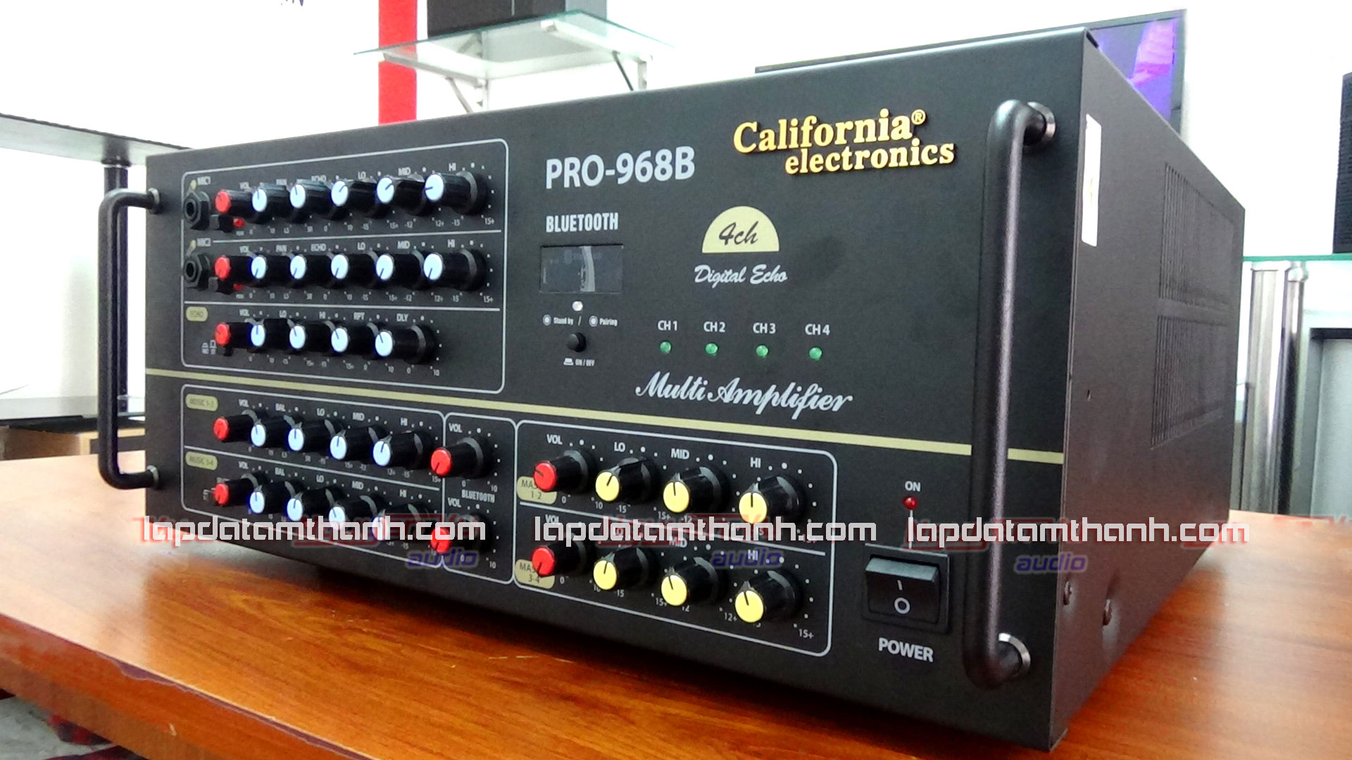 California Pro 968B có giá bán khoảng 10 triệu đồng, được lắp đặt tại nhiều phòng hát kinh doanh
