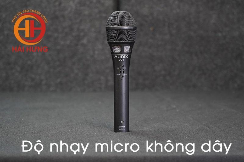 Độ nhạy là yếu tố quan trọng cần xem xét khi mua micro không dây
