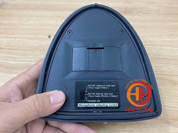 Mặt dưới đáy thiết bị JTS ST-5030i