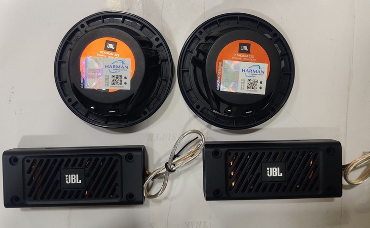 Loa JBL STADIUM 32S đẹp cả phần nghe lẫn phần nhìn