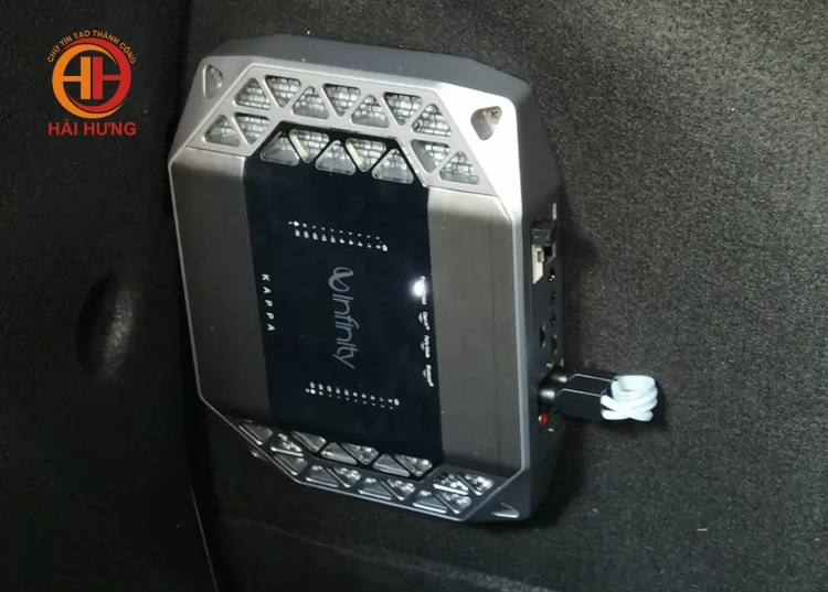 Amply Class D hiệu suất cao, độ méo thấp và thiết kế nhỏ gọn, thời trang