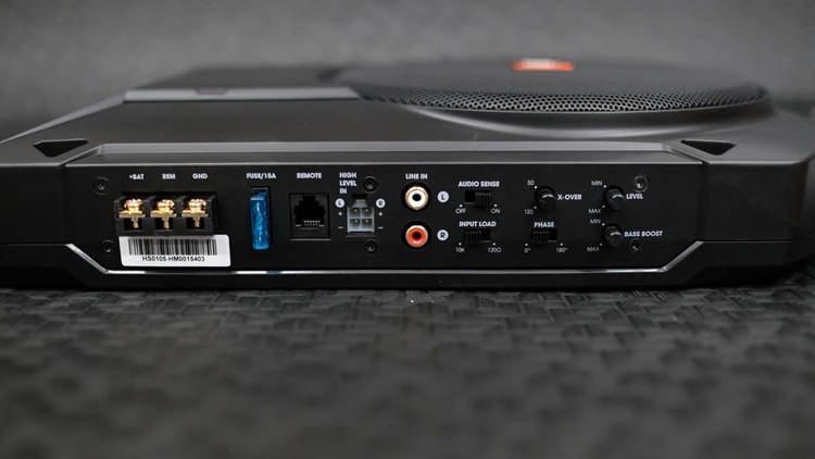 Phần kết nối phía sau của loa sub JBL BassPro SL2